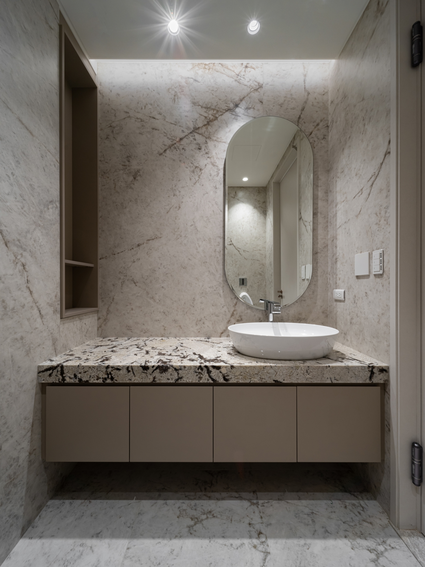 羅鈺-寶輝Skytower